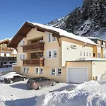 Haus Aktiv Bed and Breakfast 3*
